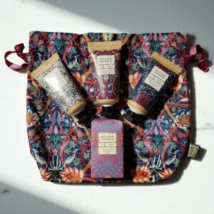 William Morris Home Bullerswood Christmas Velvet Pouch 30ml Hand Cream Trio Soap